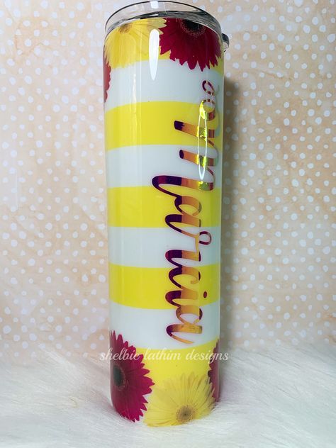 Yellow Tumbler Ideas, Daisy Tumbler, Bf Gift, Colorful Daisies, Tumbler Cups Personalized, White Tumbler, Notes Project, Glitter Tumbler Cups, Bf Gifts