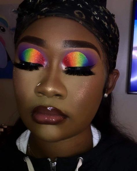 Easy Cut Crease Eyeshadow, Colourful Eyeshadow Looks, Rainbow Makeup Looks, Colorful Eye Makeup Tutorial, Colourful Eyeshadow, African Makeup, Rainbow Eye Makeup, Everyday Eyeshadow, Neon Eyeshadow