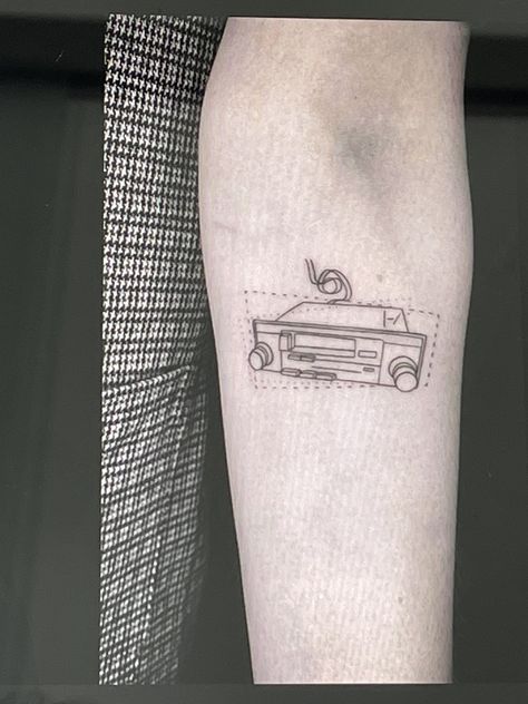 Car Radio Tattoo, Radio Tattoo, Car Tattoos, Ink Ideas, Cute Tattoos, Tattoos And Piercings, Car Radio, Geometric Tattoo, Tatting