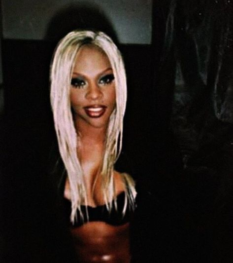 Lil’ Kim Media on X: "Rare pictures of Lil’ Kim behind the scenes of her 2000 Vibe Magazine photoshoot by David LaChapelle. https://t.co/FkqNfu6M0s" / X Trashy Y2k Photoshoot, Lil Kim 2000s, Lil Kim Young, Lil Kim 90s, 2000 Vibes, Y2k Photoshoot, Vibe Magazine, David Lachapelle, Magazine Photoshoot