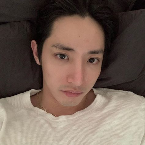 Bedtime selfie 🤳 with Lee Soo Hyuk #selfie #cute #handsome #love #leesoohyuk #koreanmen #pinterest #like Bedtime Selfie, Lee Soo Hyun, Lee Soo Hyuk, Winner Ikon, Selfie Cute, Lee Hyuk, Korean Fits, Lee Jae-wook, Park Bo Gum