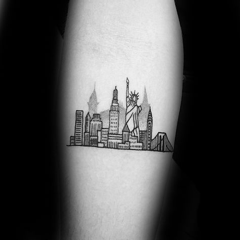 60 New York Skyline Tattoo Designs For Men - Big Apple Ink Ideas New York City Tattoo Ideas, Manhattan Tattoo, Sb Tattoo, Nyc Tattoo Ideas, East Side Tattoo, Nyc Skyline Tattoo, New York City Tattoo, Tattoo New York, Skyline Tattoo