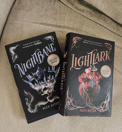 lightlark // alex aster 💫🧚🗡️❤️‍🔥👑✨🌹 I realized recently that i’ve never posted a review of this series! 🙈 if you are looking to get into fantasy, I think this is a great series to start with! the world building is very easy to follow, the characters are loveable + it is paced so well! 🫶🏼 I found myself engrossed in the adventure these characters go on! also, the plots twists in this got me REAL good 😅 the 3rd book comes out in November + I can’t wait to read it 🙌🏼 do you read fantasy b... Books Fantasy Series, Christmas Books To Read, Books Series To Read, Lightlark Book, Book Series To Read, Books Wishlist, Book Content, Romance Series Books, Fantasy Book Series