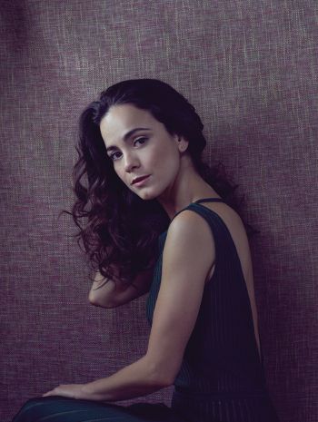 ‘Queen of the South’ Rules Summer TV Alice Braga Queen Of The South, Teresa Mendoza, Queen Of South, Alice Braga, Latina Actresses, Queen Of The South, The New Mutants, Brendan Fraser, Celeb Crush