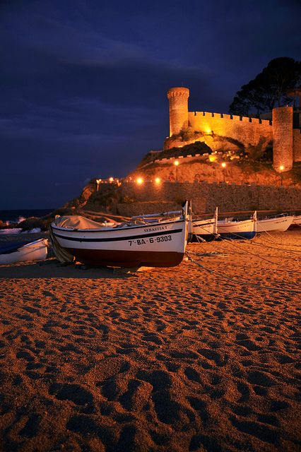 Un dels meus llocs preferits de la meva infantesa. Tossa de Mar, Costa Brava (Catalunya -  Catalonia) Tossa Del Mar, Barcelona Nightlife, Costa Brava Spain, Hotel Barcelona, Girona Spain, Catalonia Spain, Benidorm, Costa Brava, Spain And Portugal