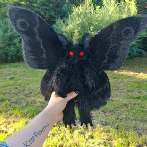 Gifts For Ghost Lovers, Doors Roblox Plush, Mothman Plush, Creepy Stuffed Animals, Magical Home, Halloween Gothic, Red Eye, Decoration Birthday, Cute Stuffed Animals