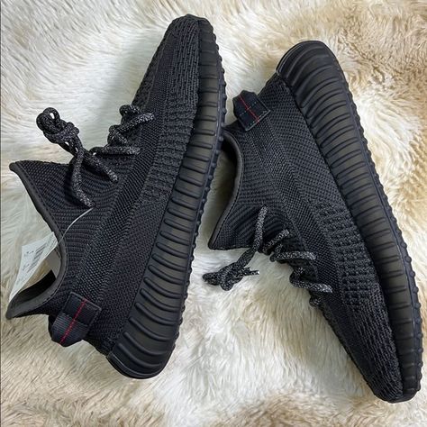 Yeezy 350v2 black Yeezy Men Shoes, Black Yeezy Outfit, Yezzy Shoes 350, Yeezy Aesthetic, Adidas Yeezy Black, Black Yeezys, Black Yeezy, Photographie Indie, Yeezy Black