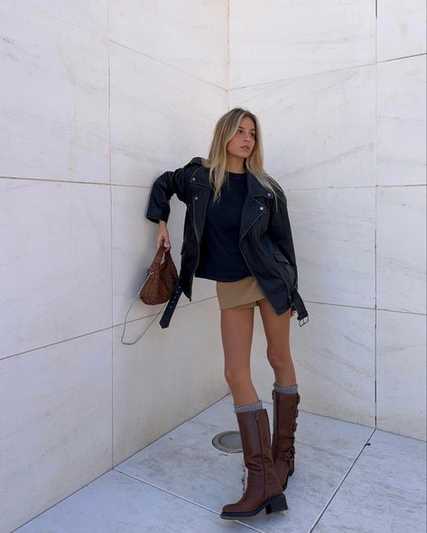 Classy Aesthetic Outfit, Ganni Boots, Stockholm Aesthetic, It Girl Outfit, Summer Boots Outfit, Gray Socks, Outfit Botas, Gossip Girl Aesthetic, Leather Jacket Brown