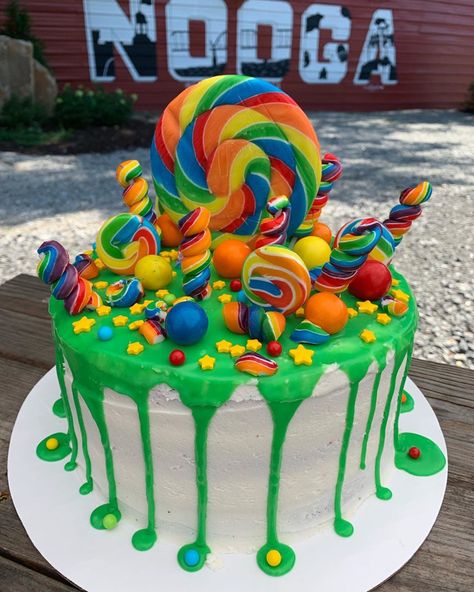 Carnival Birthday Cake Ideas, Carnival Birthday Cake, Carnival Birthday Cakes, Carnival Cake, Carnival Cakes, Flat Cakes, Carnival Themed Party, Cake Walk, Golden Birthday