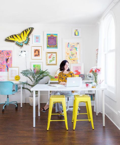 Happy Office Decor, Pop Of Color Office, Funky Office Ideas, Home Office Funky, Colorful Modern Office, Bright Home Office Ideas, Bright Office Ideas, Post Modern Office, Fun Office Design Work Spaces