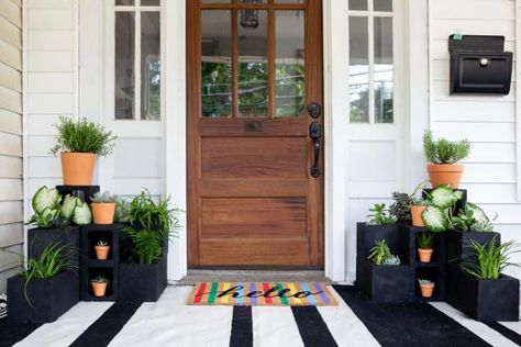 Cinderblock Diy, Cinder Block Ideas, Cinder Block Garden, Tiered Planter, Urban Design Architecture, Cement Blocks, Cinder Blocks, Backyard Chicken Coops, Cinder Block