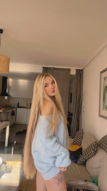 Blonde Wavy Hair, Extremely Long Hair, Extra Long Hair, Long Silky Hair, Long Hair Pictures, Straight Blonde Hair, Cozy Day, Blonde Hair Girl, Long Hair Video