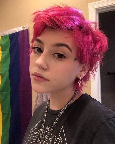 Nonbinary Nail Art, Kailee Morgue, Pink Short Hair, Androgynous Hair, Shot Hair Styles, Dye My Hair, Cut My Hair, Short Hair Styles Pixie, Hair Inspo Color