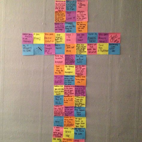 Sticky note cross :) Sticky Note Art Wall, Christian Sticky Notes, Christian Bedroom, Encouragement Wall, Journal Bible Quotes, Scripture Doodle, Sunday School Projects, Prayer Room Ideas, Christian Iphone Wallpaper