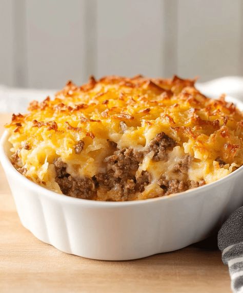 This Hamburger Hash Brown Casserole combines savory beef, crispy hash browns, and melted cheese for an easy, comforting dinner. Ground Beef Shredded Hashbrown, Hamburger And Brown Rice Recipes, Food With Ground Beef, Hamburger Hash Brown Casserole, Ground Beef Hash, Hamburger Hash, Shredded Hash Browns, Crispy Hashbrowns, Comfort Dinner