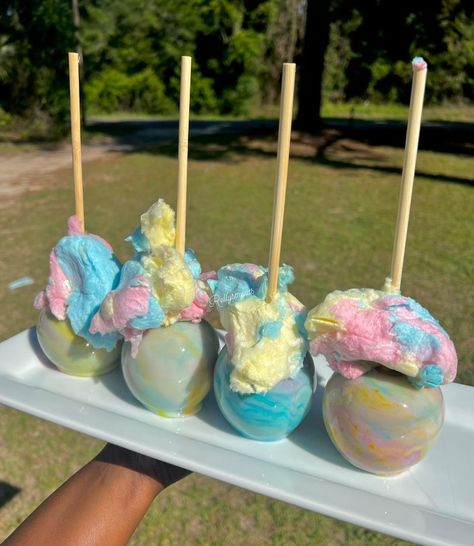 What’s Baking? The Sweet Spot🍭🎂 | Cotton Candy Apples are definitely a hit 🍭🔥 Sweets To Make, Candied Grapes Recipe, Candied Fruit Recipes, Candy Business, Cotton Candy Grapes, Food Competition, Candy Kabobs, Grape Recipes, Candy Drinks