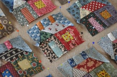 Tiny houses quilt along - love houses...of all sizes Tiny House Quilt, Types Of Quilts, Houses Quilt, Scraps Quilt, Mini Patchwork, House Quilt Block, House Quilt Patterns, Miniature Quilts, Scrap Quilt