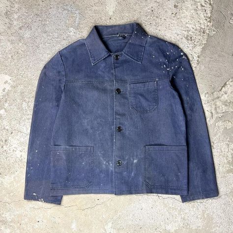 Carousel on Instagram: "vintage french chore jacket faded & paint splattered ~ 66 cm length ~ 55 cm width price: 180 zł/42€" French Worker Jacket Mens Fashion, French Workwear Jacket, French Chore Jacket, French Chore Coat, Vintage Chore Jacket, Men’s Chore Coat, Nepo Baby, Canvas Jacket, Chore Coat