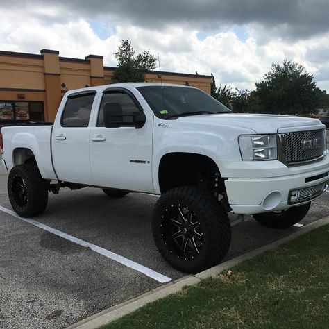 White Lifted GMC Sierra with colour match headlights. 2013 Gmc Sierra 1500 Lifted, 2008 Gmc Sierra 1500, Lifted Chevy Tahoe, Gmc Duramax Diesel, Lifted Gmc, Gmc Trucks Sierra, Chevy Duramax, Gmc Sierra Denali, Car Community