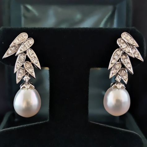 ✨ Channeling my inner Midge Maisel with these GORGEOUS 1950s earrings! ✨ Large pearl drops and the sparkle of the diamonds in white gold💎 💖 These beauties are brand new to our shop and not yet listed on the website - DM for details! #midcenturymodern #vintageearrings #pearlsanddiamonds #mrsmaiselstyle #timelessjewelry #vintagelove #VintageJewels #VintageGlam #VintageMagic #vintagejewelryforsale #1950s #1950sfashion #1950style #earrings #pearlearrings #SOHOJEWELERS Midge Maisel, 1950s Earrings, 1950’s Fashion, 1950 Fashion, Mrs Maisel, Vintage Glam, Earrings Large, Timeless Jewelry, Vintage Jewels