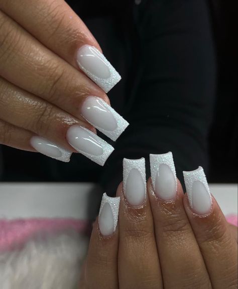 Nails Ispo Simple, Milky Nails French, Natural White Nails, White Nails With Glitter, Nails Glow In The Dark, Milky White Nails, Nails With Glitter, Milky Nails, Retro Nails