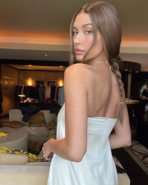 Boho Braids Are The Hair Trend Taking Over For Summer —Photos | Glamour Knitting Styles, Current Hair Trends, Braid Trends, Red Carpet Hair, The Grammys, Smink Inspiration, Penteado Cabelo Curto, Boho Braids, Hailey Baldwin