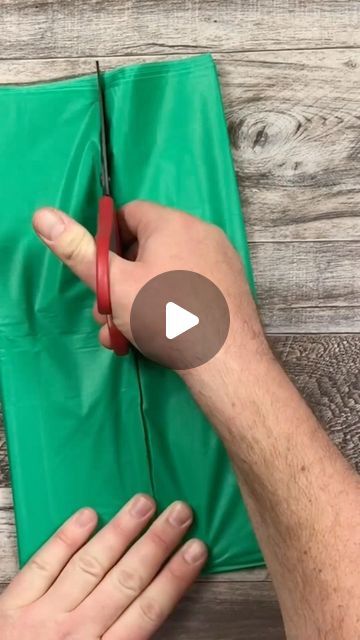 59K views · 2.4K likes | Hometalk on Instagram: "He cut up a plastic tablecloth for the cutest wreath idea! @daveswreaths 
•
•
•
•
#diy #homedecor #wreath #wreathmaking #dollartreediy #dollartree #stpatricksday #craft #decorating #diyideas #diyproject #howto #tutorial #diyhomedecor #decor #green #seasonaldecor #decoration #wreaths #diyinspiration #crafting #instadiy  #homedecorating #craftsofinstagram #createmakeshare  #springdecor #seasonal #stpatricksdaydecor #doityourself #crafty" Dollar Tree Wreath Ideas, Plastic Tablecloth Decorations, Tissue Paper Wreath, Tablecloth Wreath, Tissue Paper Wreaths, Diy Tablecloth, Plastic Table Covers, Plastic Tablecloth, Cut Up