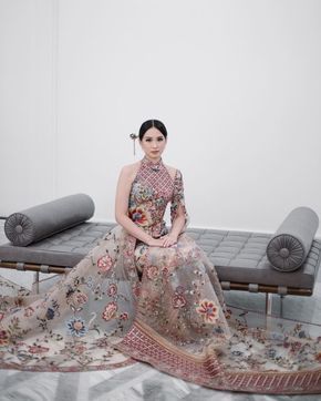 Stella Lunardy on Instagram: "The portrait of @__c_gndssmt on her engagement day. It’s a Batik Heritage flower pattern inspired from our motherland, with red color dominating the attire. #stellalunardyqipao Photo by @sekisah.sangjit @adriantheriady_ Make up @makeupbyengelinez Venue @langham_jakarta Organized by @finest_sangjit" Teapai Dress, Tinghun Gown, Tingjing Dress, Sangjit Dress Modern, Sangjit Hairdo, Cheongsam Sangjit, Stella Lunardy, Sangjit Dress, Cheongsam Gown