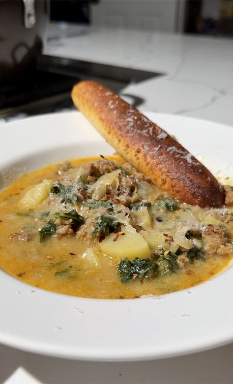 Zuppa Toscana Soup Italian Soups, Classic French Onion Soup, Welcome To My Kitchen, Zuppa Toscana Soup, Parmesan Cheese Potatoes, Toscana Soup, Soups Stews Chilis, Italian Soup, Chowder Recipes