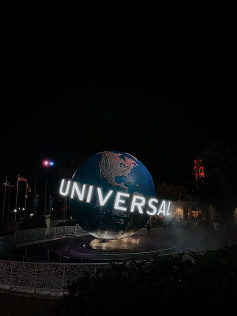 Universal Studios Aesthetic Photos, Universal Studios Orlando At Night, Universal Florida Aesthetic, Universal Studios Orlando Aesthetic, Universal Studios Aesthetic, Orlando Florida Aesthetic, Orlando Pictures, Orlando Aesthetic, Universal Aesthetic