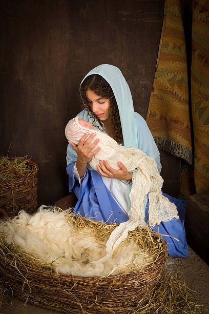 Mary The Mother Of Jesus, Blessed Night, Love Story Video, Birth Of Jesus Christ, Christian Images, Good Night Blessings, A Child Is Born, Jesus Christ Images