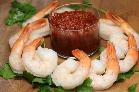 This is a great condiment to have on hand when seafood is on the menu. The richness of the homemade ketchup I use takes the flavor level up another notch. My favorite kind of recipe: quick and easy! Makes 1 1/2 cups Keto-Style Cocktail Sauce The Preparation 1 cup ketchup 1/3 cup prepared horseradish (or … Keto Dressing, Shrimp Cocktail Sauce, Keto Condiments, Cocktail Sauce Recipe, Keto Shrimp, Sugar Free Ketchup, Homemade Ketchup, Keto Sauces, Salads For Parties