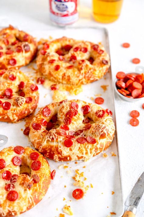 Pizza Pretzels (Small Batch Pretzels) Cloudy Kitchen: These Pizza Pretzels are a fun twist on a regular soft pretzel recipe. These Small Batch Pretzels are covered in cheese and pepperoni. Pizza Pretzel Recipe, Pretzel Business, Bread Diet, Pizza Pretzel, Pretzel Pizza, Food Booth, Homemade Snacks Recipes, Cloudy Kitchen, Colourful House