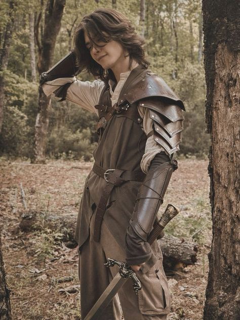 Ren Fair Masculine, Medieval Male Aesthetic, Medieval Clothing Aesthetic Men, Mid Evil Outfits Men, Male Rennisance Faire Costumes, Adventure Outfit Male, Elf Fashion Men, Midevil Male Clothing, Adventurer Aesthetic Outfit Men