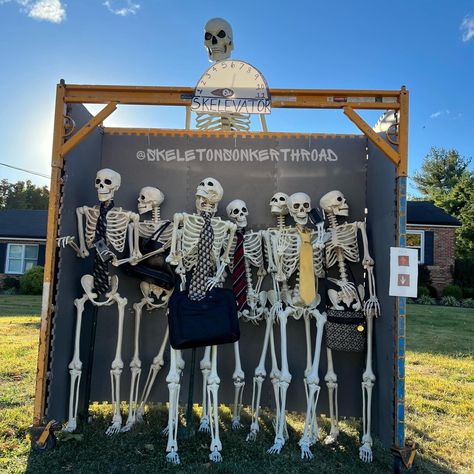 Skeleton Ideas, Skeleton Pics, Silly Skeleton, Posable Skeleton, Funny Stick Figures, Sewing Room Design, Goofy Pictures, Memes Xd, Group Of Friends