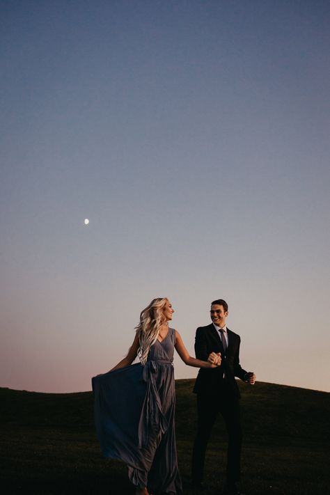 Couples Photoshoot Romantic, Destination Wedding Engagement Photos, Unique Couples Photography, Summer Couples Photoshoot, Engagement Photos Unique, Blue Hour Photography, Mountain Photoshoot, Photographer Couple, Fun Engagement Photos