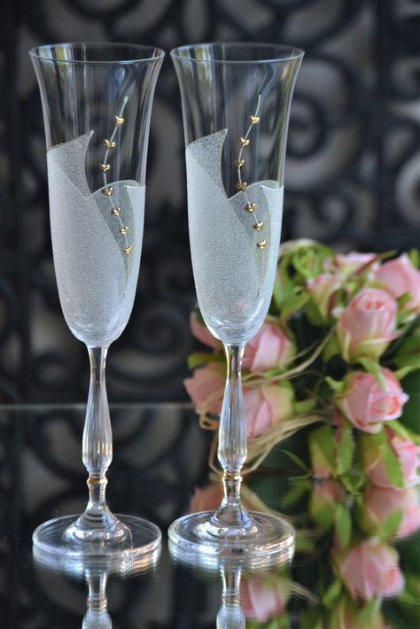 Custom Wedding Champagne Flutes, Bride Champagne Flute, Bridal Glasses Champagne Flutes, Etched Champagne Flutes, Bride And Groom Glasses Champagne Flutes, Hand Painted Champagne Flutes, Wedding Champagne Glasses, Wedding Flutes, Hand Painted Glasses