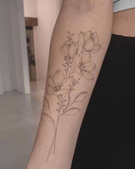 Fine Line Black And Grey Flower Tattoo, Soft Flower Tattoo, Fine Line Tattoo Flowers, Fine Line Flower Tattoo, Gratitude Tattoo, Floral Back Tattoos, Pretty Flower Tattoos, Bts Tattoos, Flower Tattoo Arm