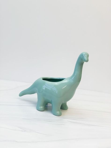 Dinosaur Planter, Ceramic Dinosaur, Clay Pinch Pots, Pottery Pinch Pot, Easy Clay Sculptures, Ceramic Pinch Pots, Pinch Pot, Clay Diy Projects, Diy Ceramic