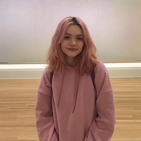 Soft Grunge Hair, Short Grunge Hair, Girl With Pink Hair, Hair Streaks, Hair Color Pastel, Beautiful Wigs, Hair Color Pink, Penteado Cabelo Curto, Short Hair Color