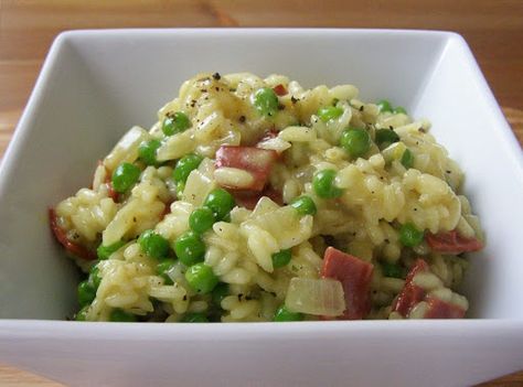 Vegan Bacon and Pea Risotto Ham Risotto, Recipes For Ham, Vegan Rice Dishes, Italian Risotto, Vegetarian Drinks, Pea Risotto, Vegan Risotto, Vegan Spaghetti, Risotto Rice