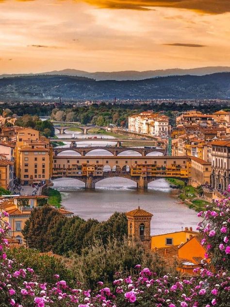 Top 10 things to do in Florence — La Lista Firenze Italy, Nature Architecture, Italy Tours, Italy Aesthetic, Italy Travel Guide, Beautiful Castles, Italy Trip, Florence Italy, Best Cities