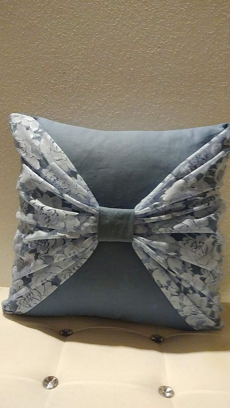 Sewing Pillow Patterns, Sewing Pillows Ideas, Creative Pillows, Pillows Decorative Diy, Idee Cricut, Sewing Cushions, Sewing Easy Diy, Pillow Crafts, Bantal Sofa