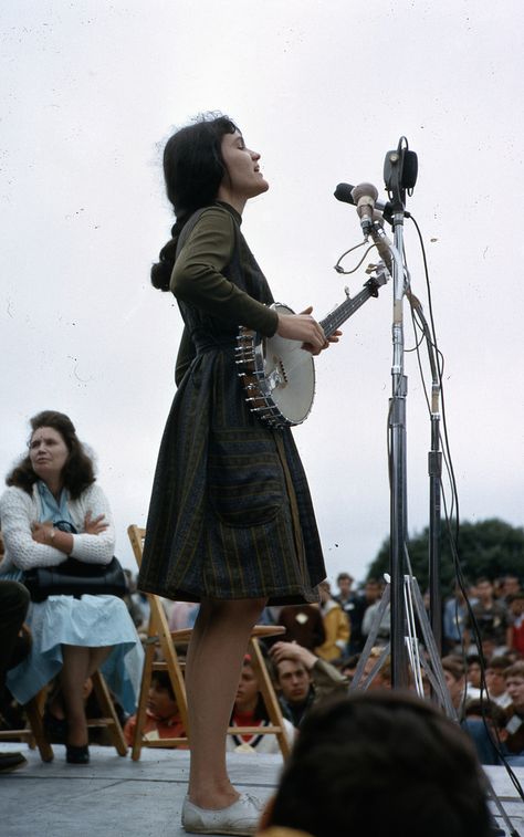 Newport Folk Festival, A Well Traveled Woman, Folk Musician, Serial Experiments Lain, Music Girl, Joan Baez, Folk Festival, Studio 54, Jazz Musicians