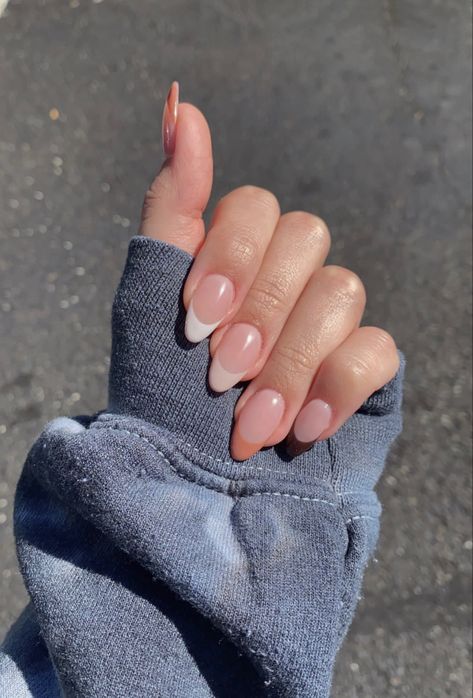 Neutral Almond Gel Nails, Simple Nails Almond, Aesthetic Simple Nails, Nails Ideas French, Almond Nails Ideas, Almond Gel Nails, Almond Nails French, Nail Aesthetic, French Cream