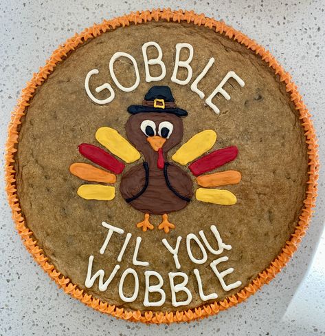 Turkey Cookie Cake Designs, Thanksgiving Message Cookies, Cookie Cake Thanksgiving, Thanksgiving Cookie Cake Ideas, Turkey Cookie Cake, Thanksgiving Bakery Ideas, Thanksgiving Cookie Cake Designs, Message Cookie Designs, Fall Message Cookies