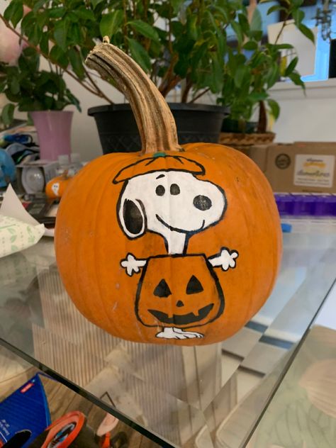 Pumpkin Painting Ideas Halloween Scary, Pumpkin Painting Cute Aesthetic, 49ers Pumpkin Painting, Easy Halloween Paintings On Pumpkins, Pumpkin Painting Creative Ideas, Pumpkin Painting Fall Ideas, Pumpkin Paint Ideas Halloween, Pumpkin Painting Ideas Scooby Doo, Monkey Pumpkin Painting