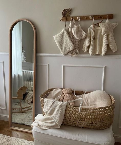 Simple Nursery Ideas Neutral, Baby Bedroom Design, Unisex Baby Nursery, Nursery Minimal, Minimalist Baby Room, Beige Nursery, Room Neutral, Beige Home, Baby Room Neutral