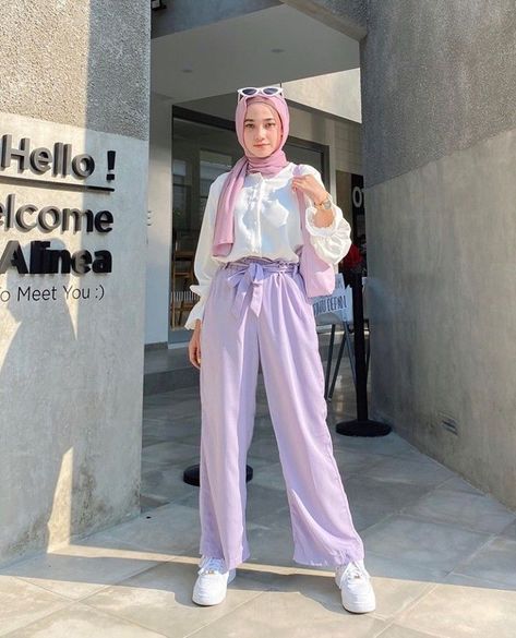 Purple Style Outfit Hijab, Lilac Outfit Hijab, Purple Pants Outfit, Hijabista Fashion, Stile Hijab, Street Hijab Fashion, Modern Hijab Fashion, Muslim Outfits Casual, Muslim Fashion Hijab Outfits