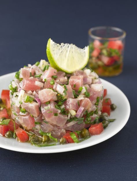 Tuna Tartare Recipe, Tartare Recipe, Tuna Tartar, Steak Tartare, Tapas Dishes, Tuna Recipes, Warm Food, Easy Cooking, Meat Recipes